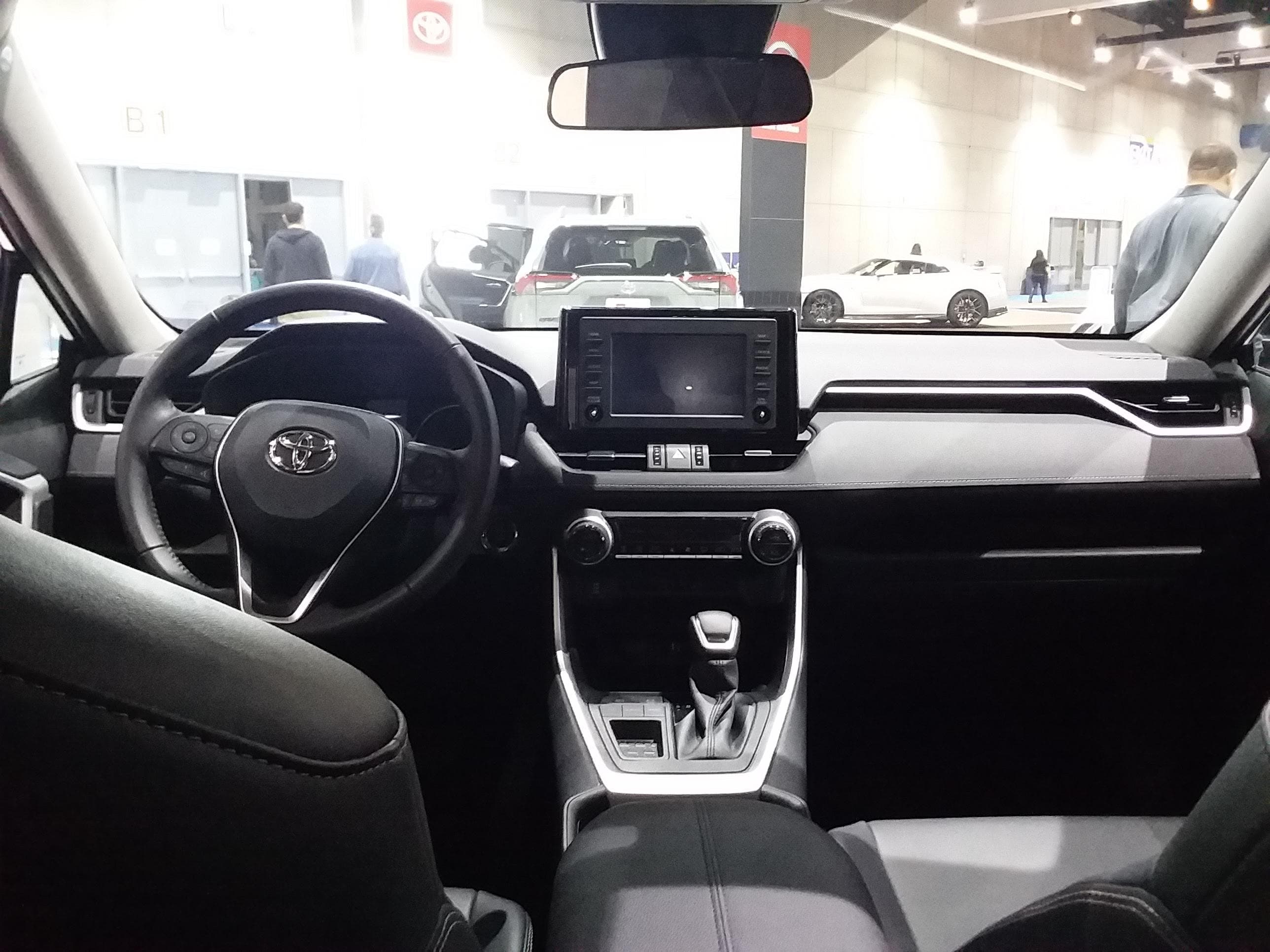 トヨタ RAV4(XA50系)の室内・コックピット